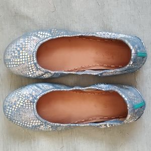 VGUC Paradise Blue Tieks, size 9